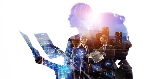 A concorrência digital impacta decisões estratégicas ao exigir diferenciação, agilidade e posicionamento claro.